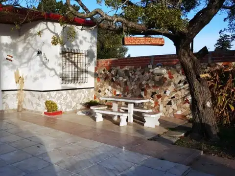 Casa 3 ambientes con 1 baño