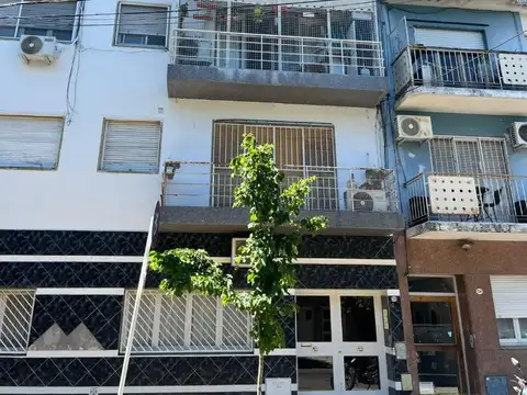 HERMOSO DEPARTAMENTO DE 2 AMBIENTES C/BAULERA Y PATIO