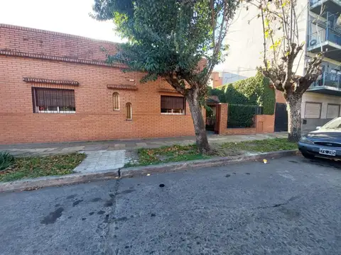 CASA 3 AMBIENTES C/GARAGE Y PATIO - APTO CREDITO