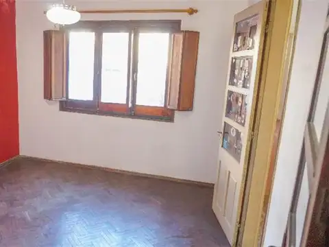 Destacada Propiedad Céntrica, gran superficie de 855...