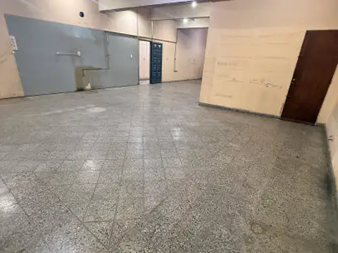 Local en Alquiler en Villa Luzuriaga, $ 900.000