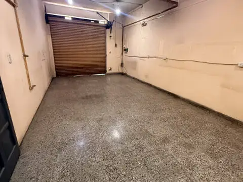 Local en Alquiler en Villa Luzuriaga, $ 900.000
