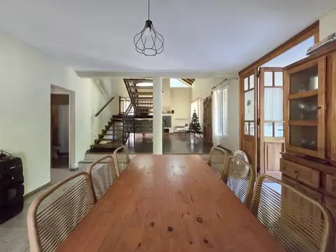 Casa 5 ambientes con 2 baños