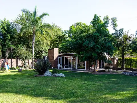 Casa en Venta con 2 cocheras