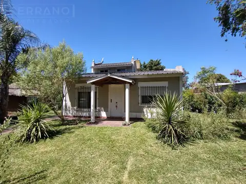 AUR. Venta Casa 4 amb Apta credito hipotecario, calle Hernandez 600, Parque Sakura. Exaltacion de la Cruz