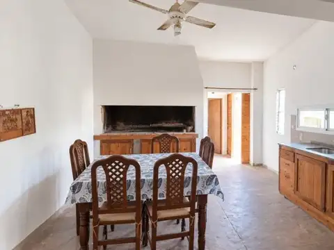Casa 8 ambientes con 1 baño