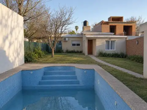 CASA EN VENTA- VARELA 1954