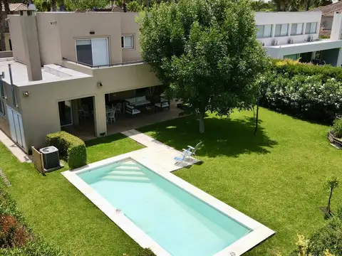 Casa 7 ambientes con 3 baños