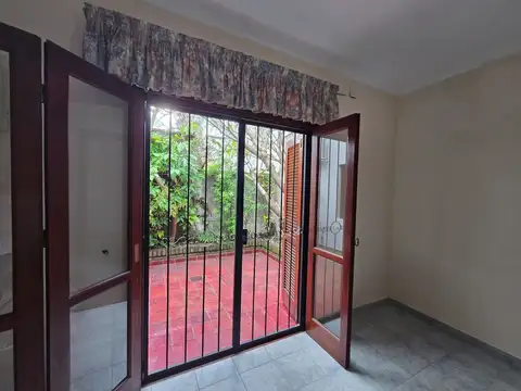 Casa 6 ambientes con 2 baños