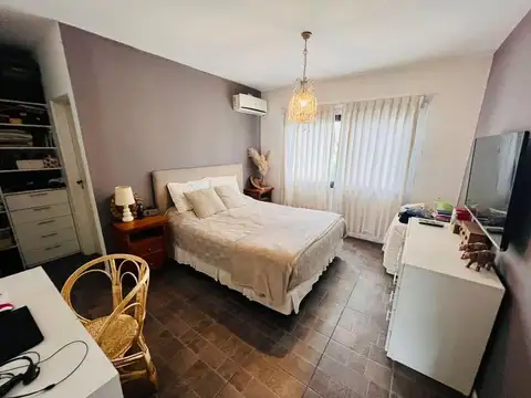 Casa en Alquiler con 1 cochera