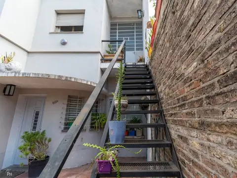 Casa 6 ambientes con 2 baños