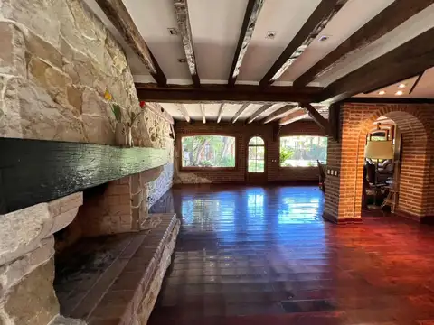 Casa 5 ambientes con 2 baños