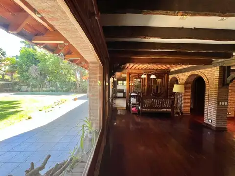Casa en Venta con 5 cocheras