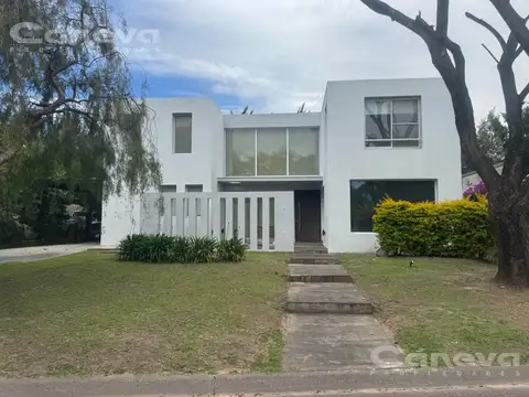 Casa en Alquiler en Villanueva, USD 2.100