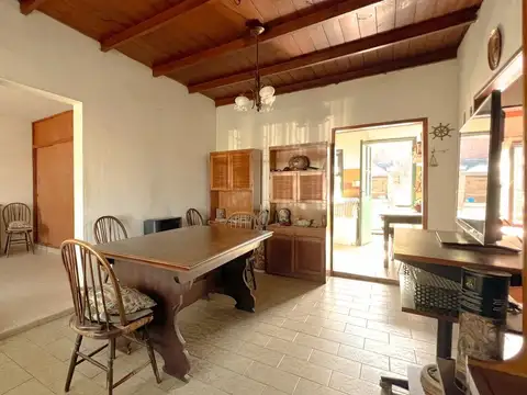 VENTA CASA 5 AMBIENTES PARRILLA COCHERA LIBERTAD