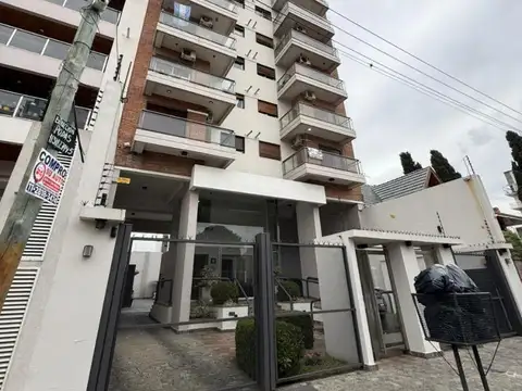 Departamento de 3 ambientes con cochera en Quilmes centro