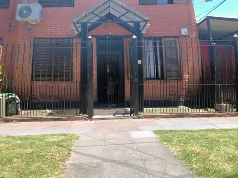 Casa en venta - 3 Dormitorios 2 Baños 1 Cochera - 180Mts2 - La Matanza
