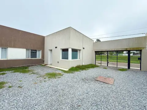 Casa 6 ambientes con 2 baños