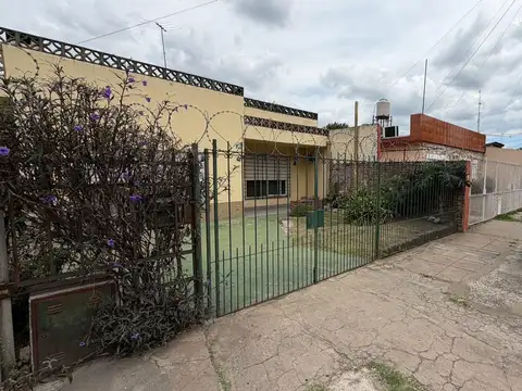 Casa en venta en esquina moreno sur