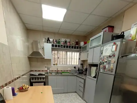 Casa 6 ambientes con 2 baños