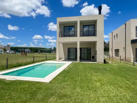Casa en Venta en Countries y Barrios Cerrados en Pilar, USD 210.000