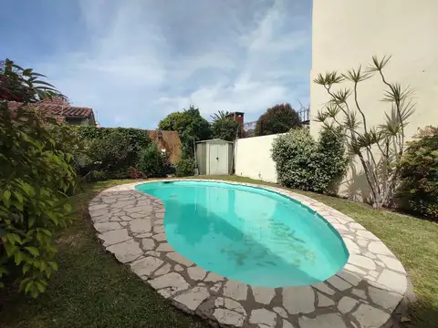 Casa 6 ambientes con 4 baños