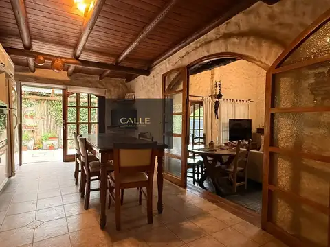 Casa en Venta con 3 cocheras