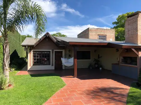 Estupenda casa con piscina en Barrio Lambertucci, Escobar