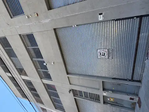 Deposito de 5 Pisos en Estratégica Zona de Flores