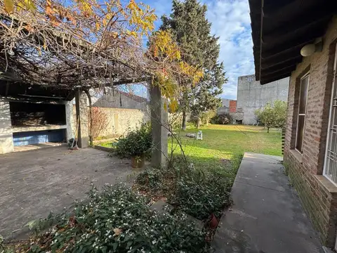 TEMPERLEY CASA RECICLAR 4 AMB. PARQUE LOTE 600 MTS