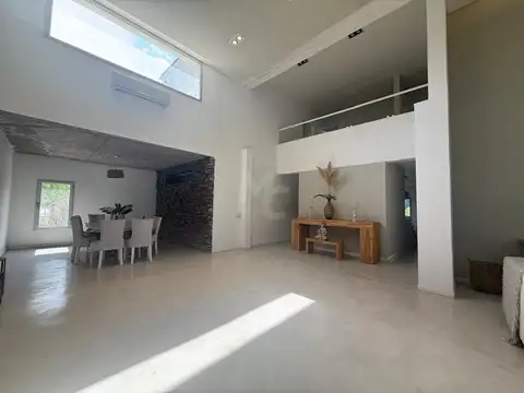Casa en Alquiler en Villanueva, USD 3.800