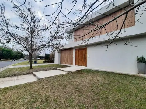 Casa en Alquiler de 5 dormitorios
