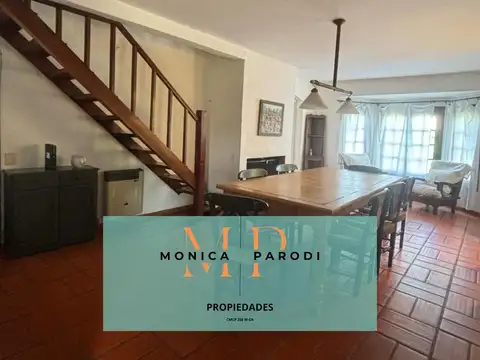 Casa en Venta con 2 cocheras