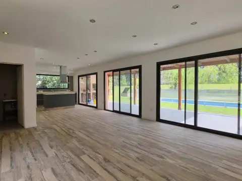 Casa en Venta en Miralagos, USD 240.000