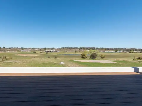VENTA CASA 5 AMB BARRIO EVERLYNKS LUJAN PERMUTA