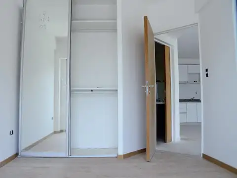 Excelente 2 amb,muy luminoso,a estrenar,edificio con SUM, PISICINA,PARRILLAS. Digno de ver