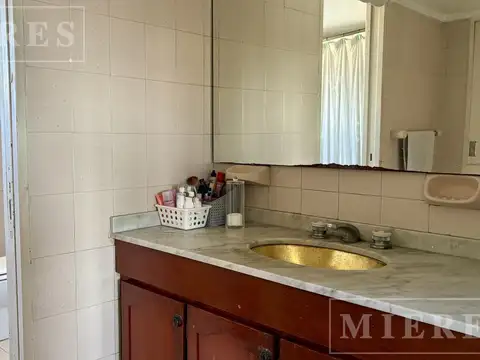Casa 6 ambientes con 2 baños