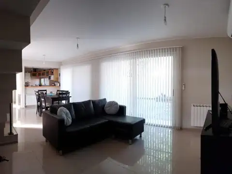 Departamento en Venta en Arguello, USD 205.000