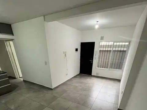 Depto Tipo Casa en Alquiler de 2 ambientes