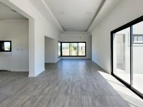Casa en Alquiler con 2 cocheras
