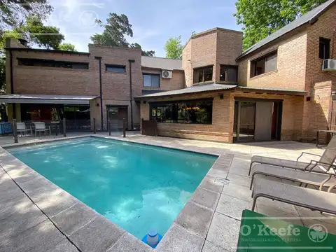 Casa en venta en Abril Country Club Hudson Berazategui de 6 ambientes