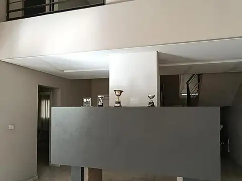 Casa en Venta con 4 cocheras
