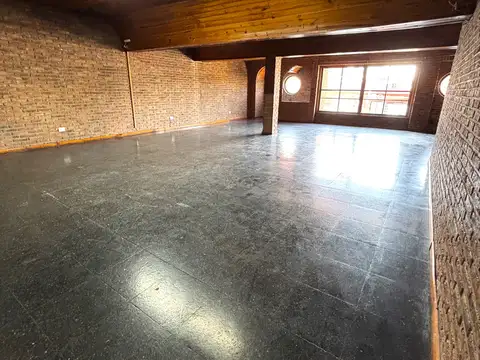 SALÓN EN ALQUILER - FRENTE A LA PLAZA DE JOSÉ C PAZ - 1° PISO