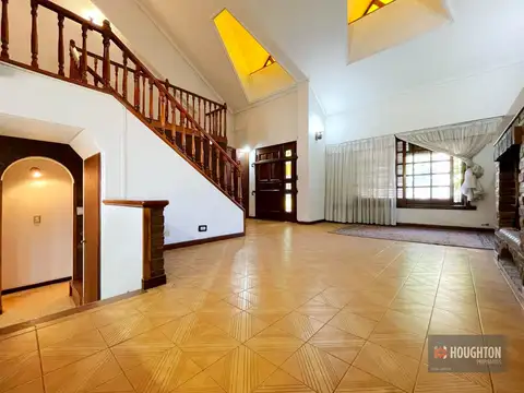 Casa en VENTA en Ituzaingo. Con Jardín y Quincho