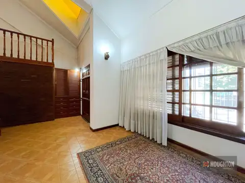 Casa en Venta con 3 cocheras