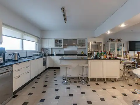 Departamento de 3 dormitorios y 2 cocheras en Caballito