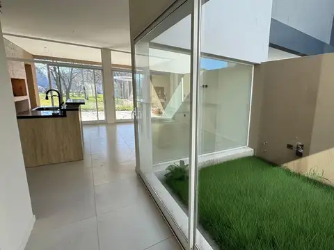 casa a estrenar en venta en Los Ombues y Los Cedros ona Campus