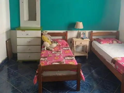 CASA Y 6 DEPARTAMENTOS EN VENTA. IDEAL INVERSIONES