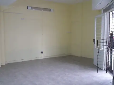 Local en Alquiler en Monte Castro, $ 620.000