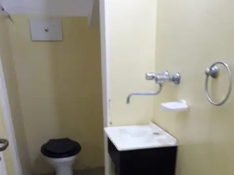 Local en Alquiler en Monte Castro, $ 620.000